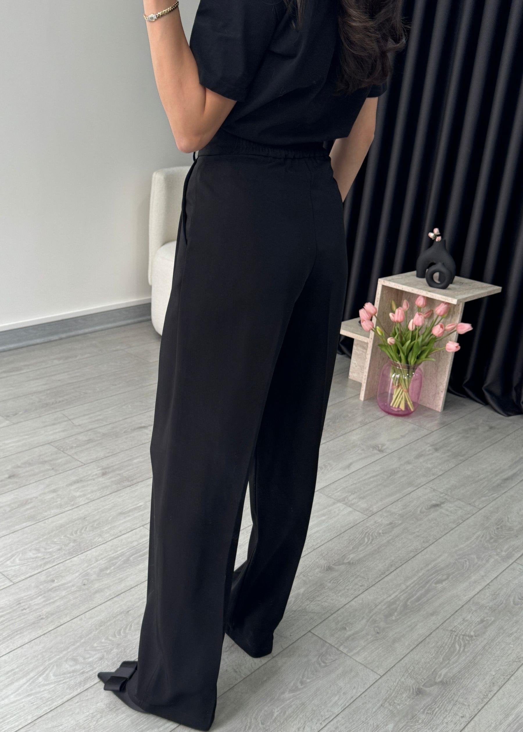 Pantalon Noir fluide à bouton doré