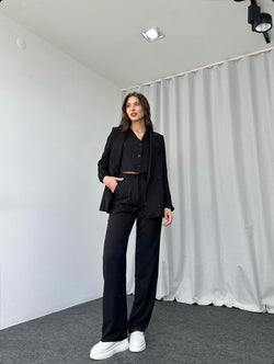 Ensemble tailleur en lin Tailleur femme oversize Tailleur en lin coupe ample Veste en lin oversize Pantalon en lin femme Ensemble tailleur été Tenue décontractée chic Tailleur lin pour femmes Look oversize féminin Mode estivale femme Tailleur léger pour femmes Ensemble décontracté femme Tailleur ample en lin Vêtements en lin femme Tailleur tendance 2024 Tenue casual chic femme Tailleur respirant pour l'été Mode femme confort et style Ensemble lin élégance décontractée Tailleur femme minimaliste