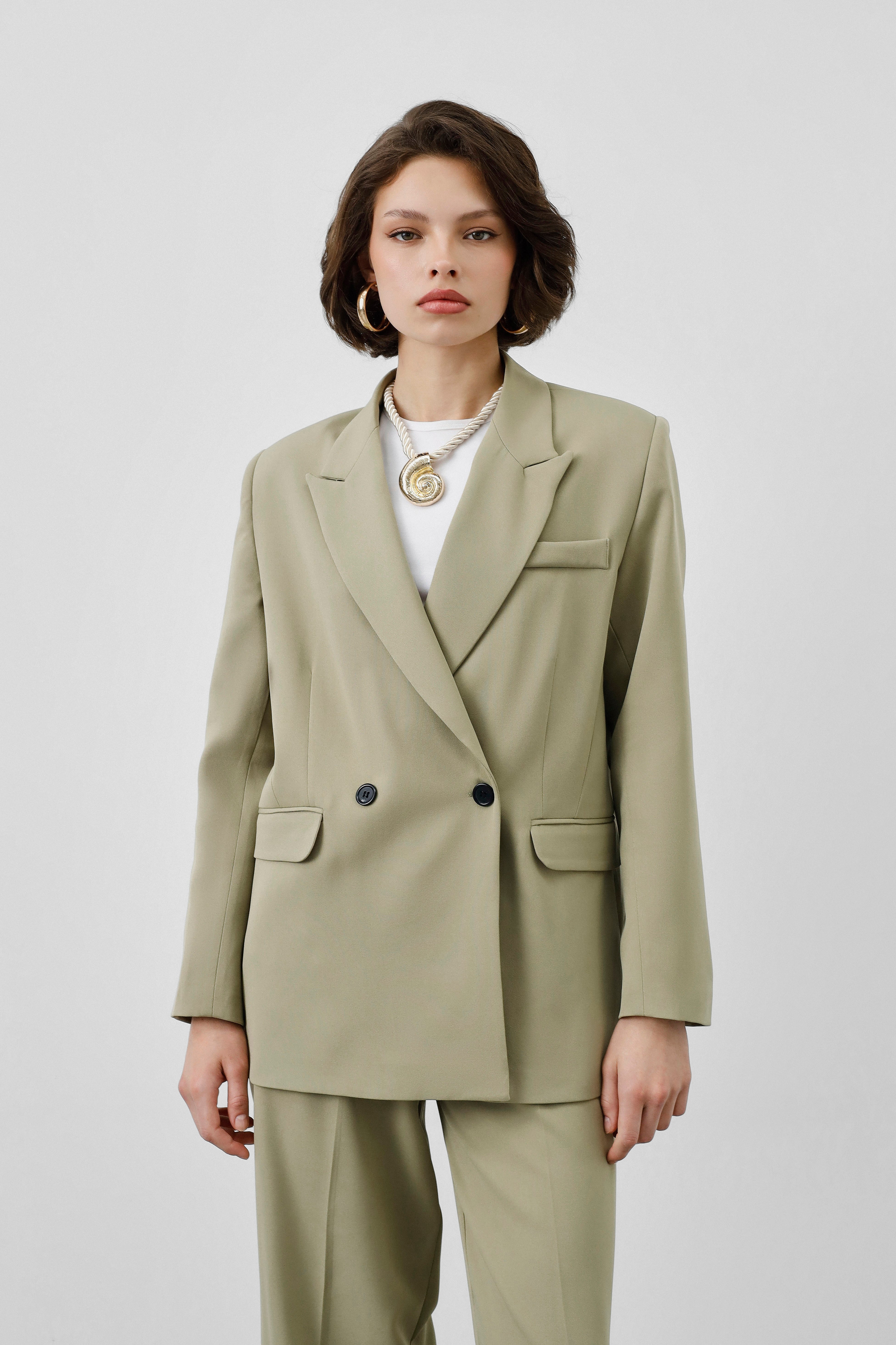 Ensemble Stockholm Sauge Impériale femme, blazer croisé, pantalon taille haute, vert sauge, structuré, élégant