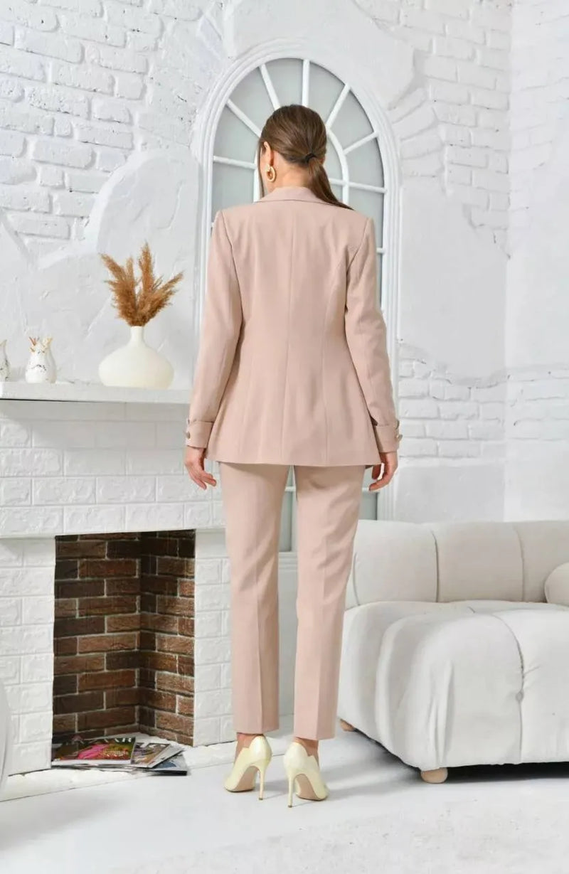 Costume beige / pantalon court et veste à manchette