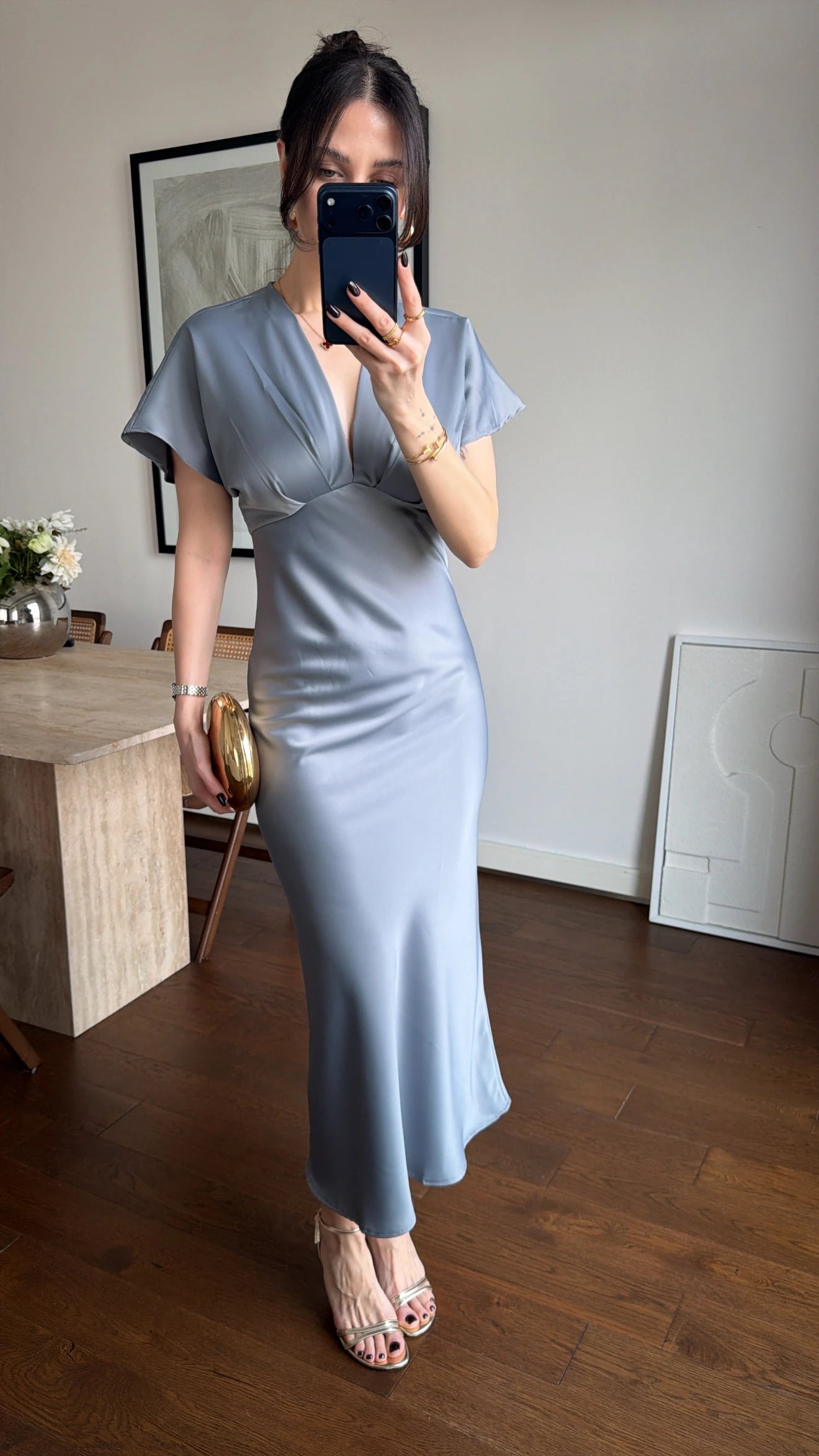 robe-veloura-silver-blue-femme-satinee-fluide-sophistiquee