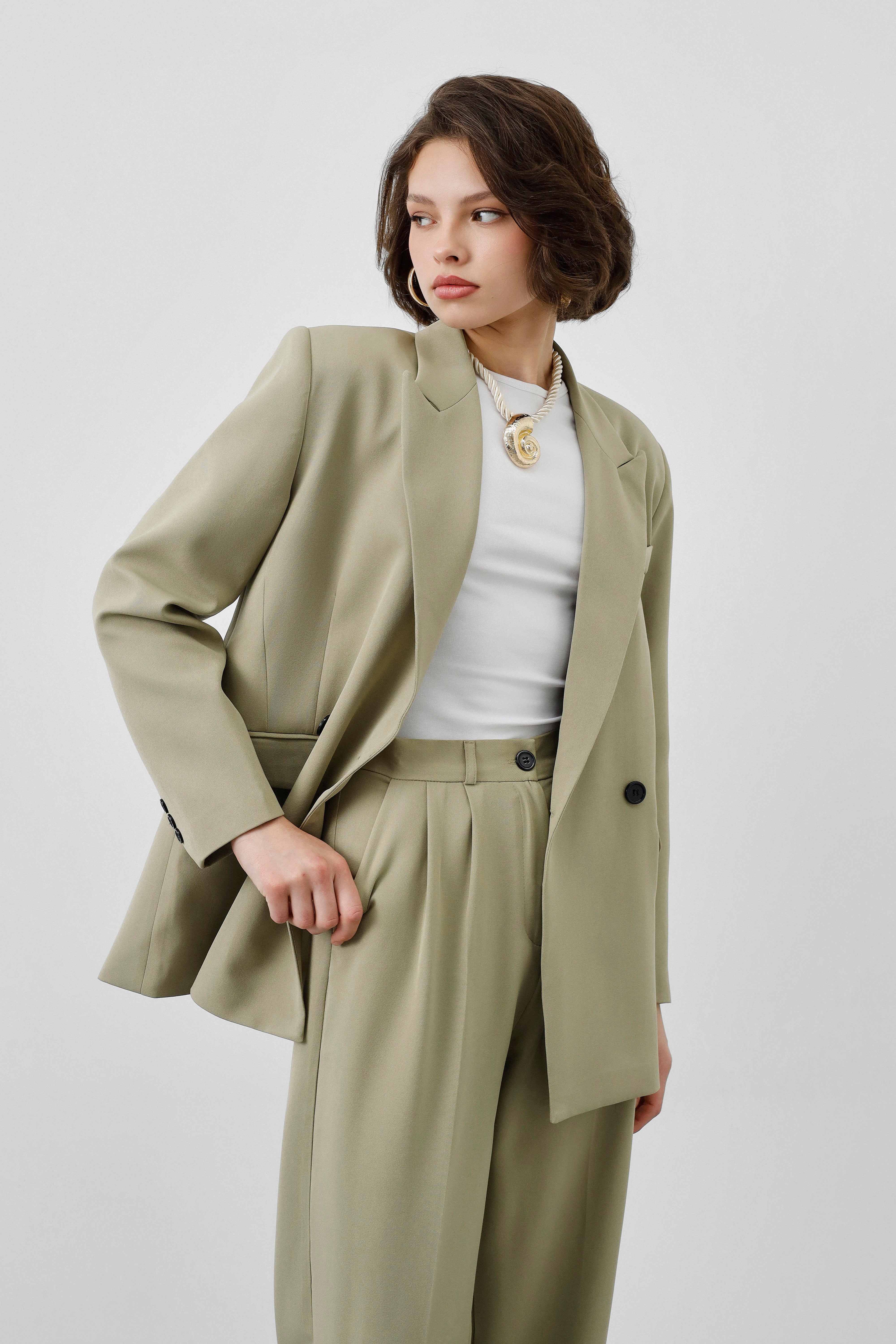 Ensemble Stockholm Sauge Impériale femme, blazer croisé, pantalon taille haute, vert sauge, structuré, élégant