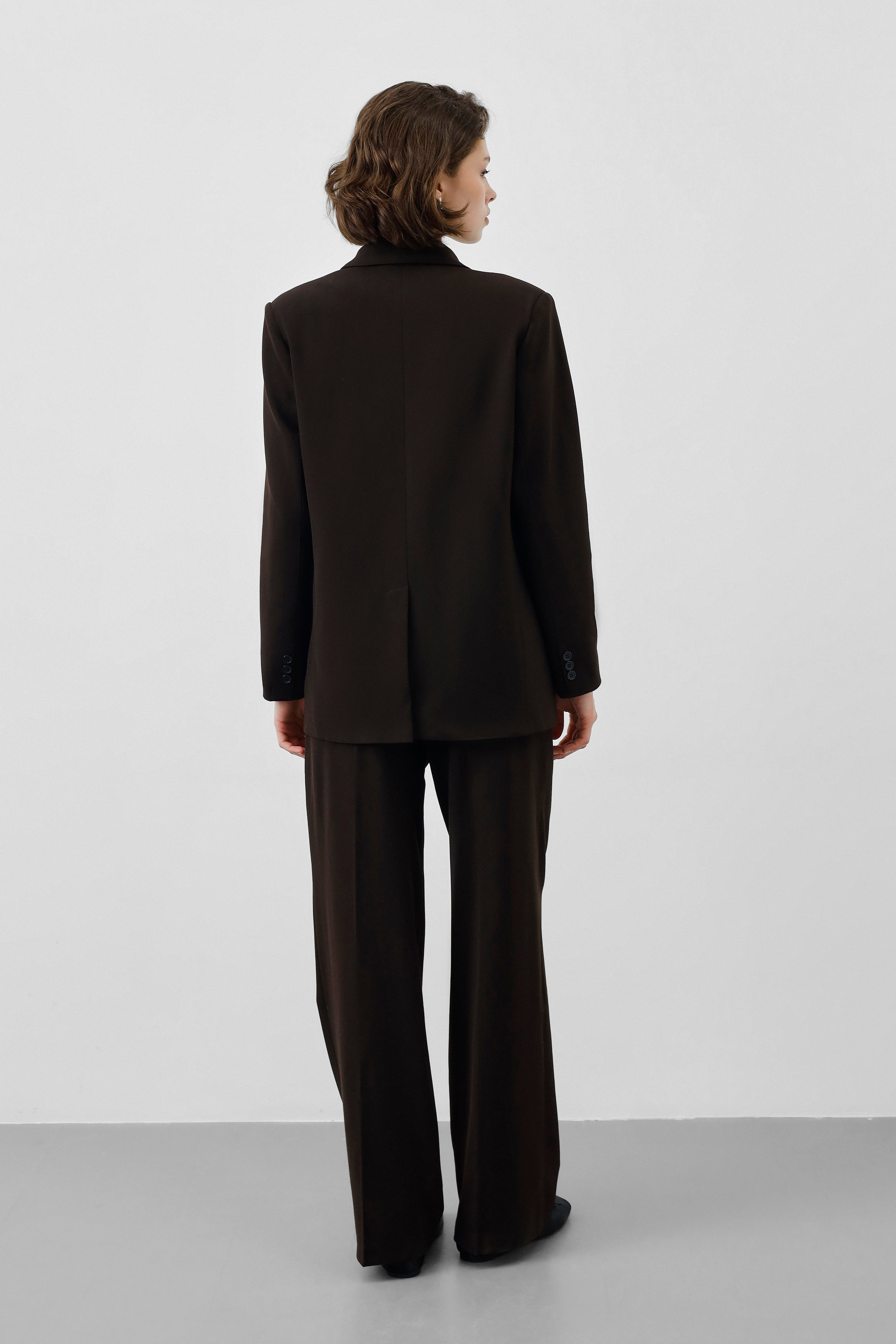 Ensemble Stockholm Cacao Profond femme, 3 pièces, blazer structuré, gilet ajusté, pantalon fluide, cacao profond, élégant, tailoring