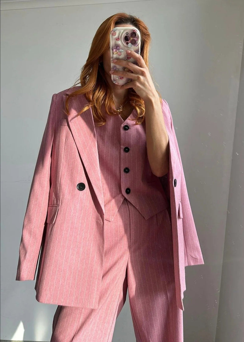 Ensemble tailleur rayé rose clair 3 pièces