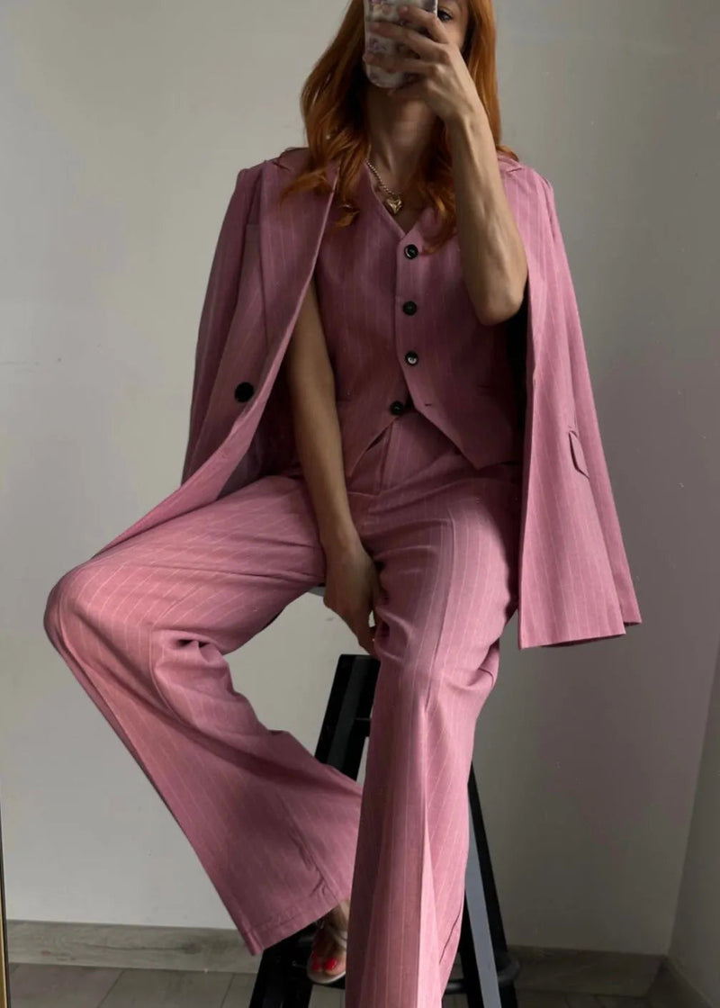 Ensemble tailleur rayé rose clair 3 pièces