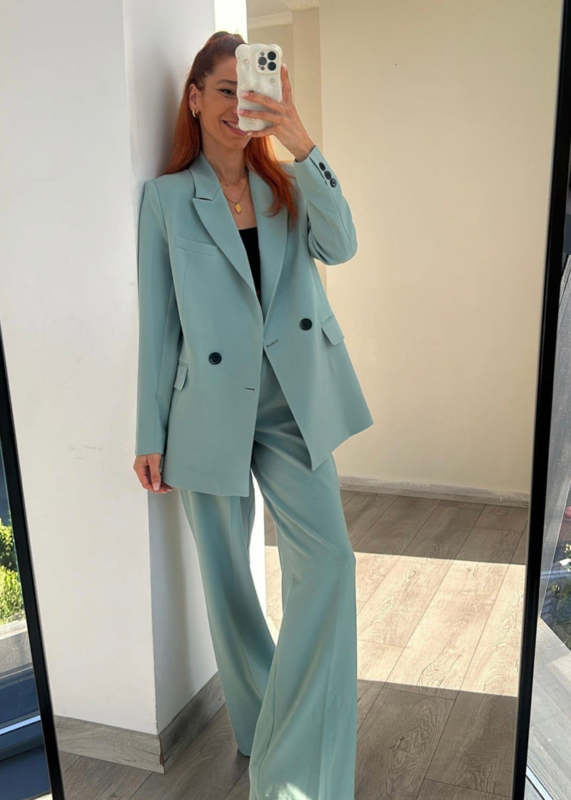 Ensemble tailleur vert pastel