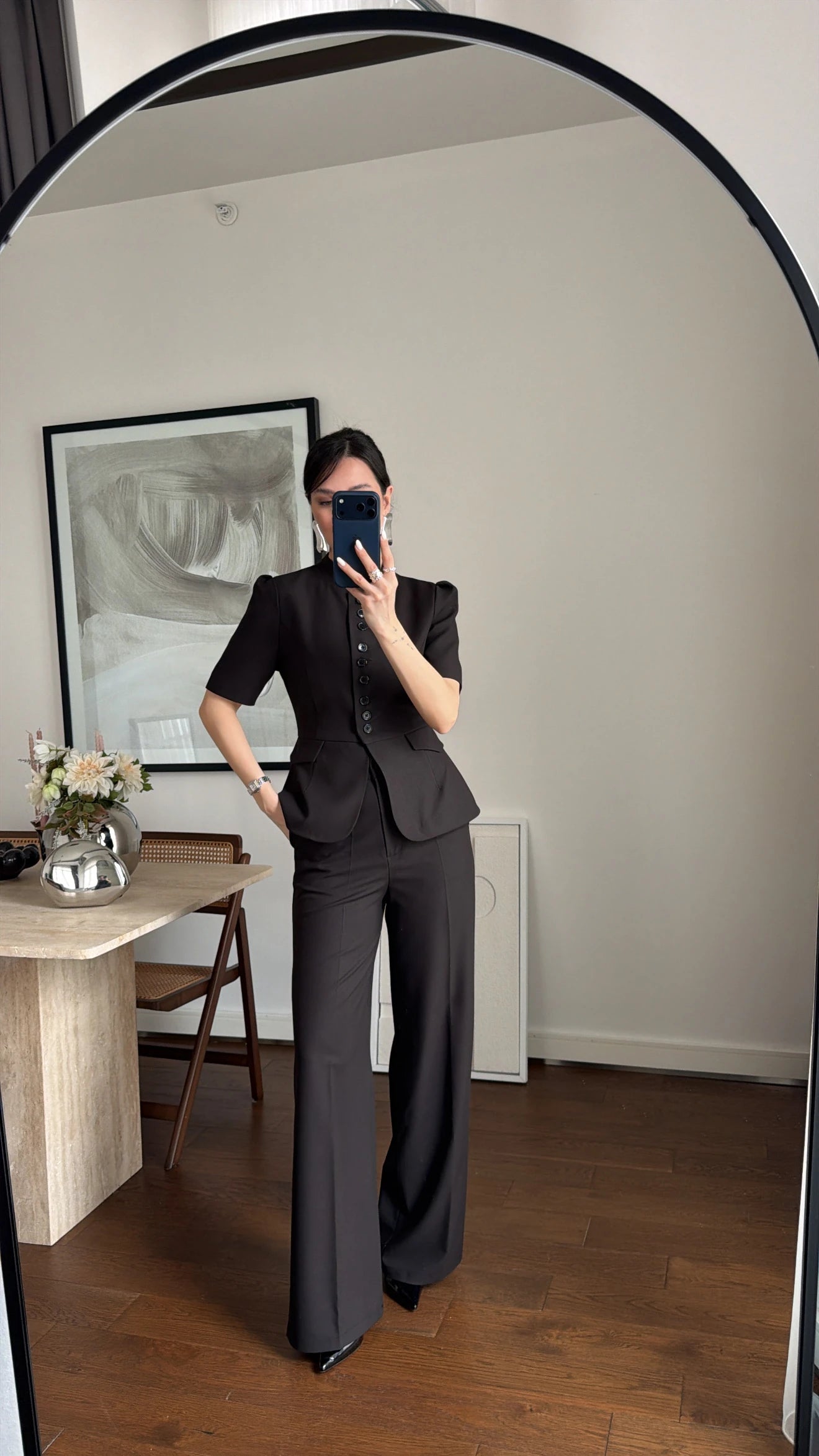 Ensemble Noir Héritage femme, tailleur veste structurée col montant avec détails couture et pantalon droit